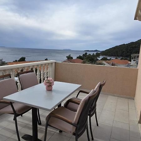 Apartman Grosic Brna Buitenkant foto