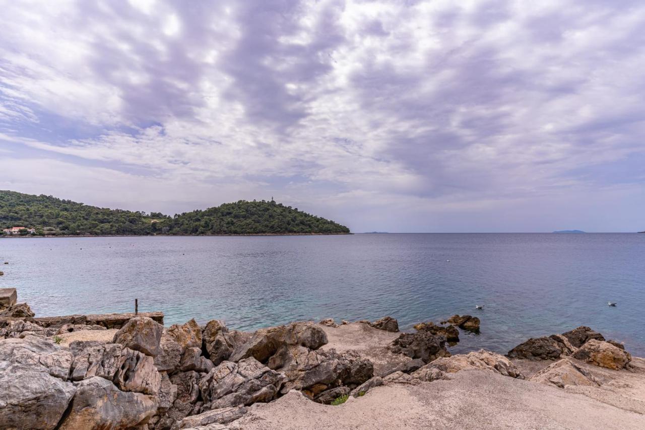 Apartman Grosic Brna Buitenkant foto