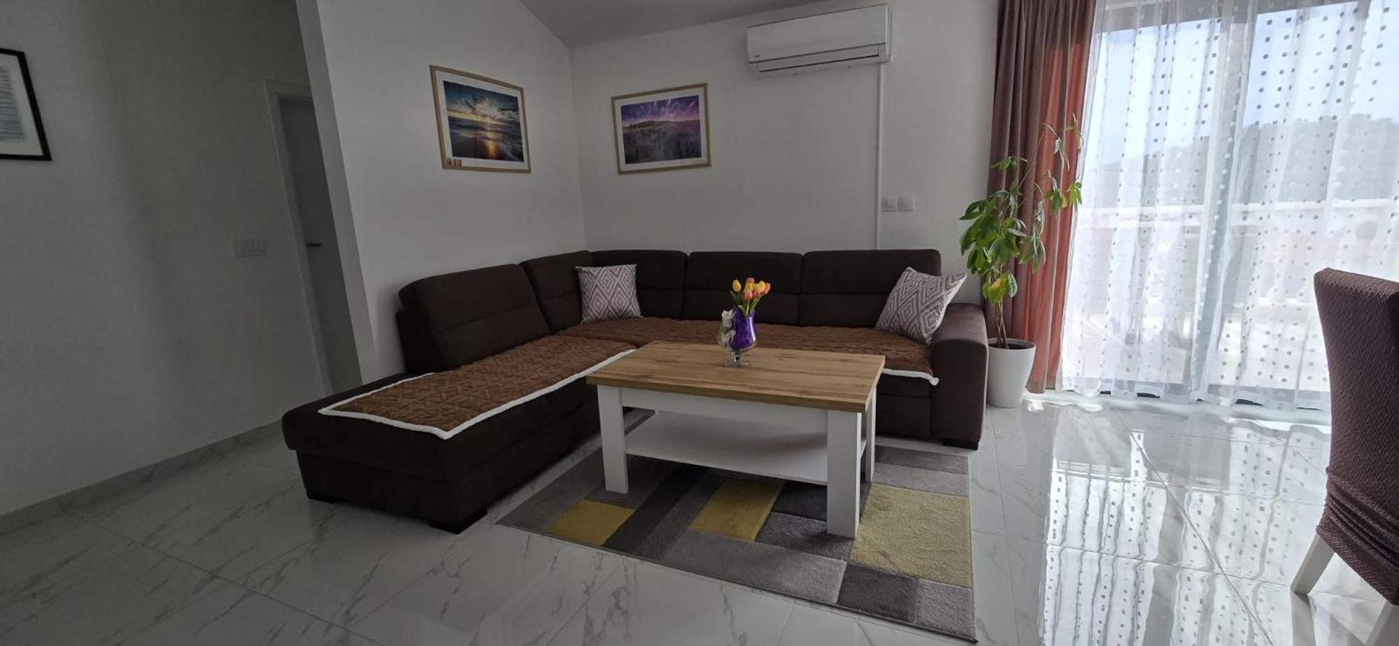 Apartman Grosic Brna Buitenkant foto