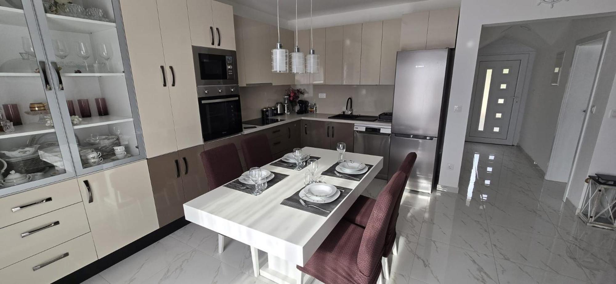 Apartman Grosic Brna Buitenkant foto