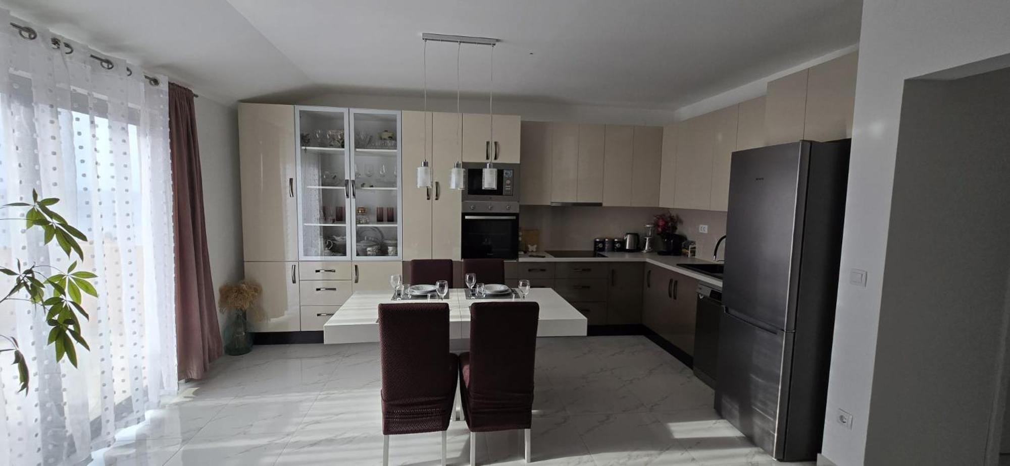Apartman Grosic Brna Buitenkant foto